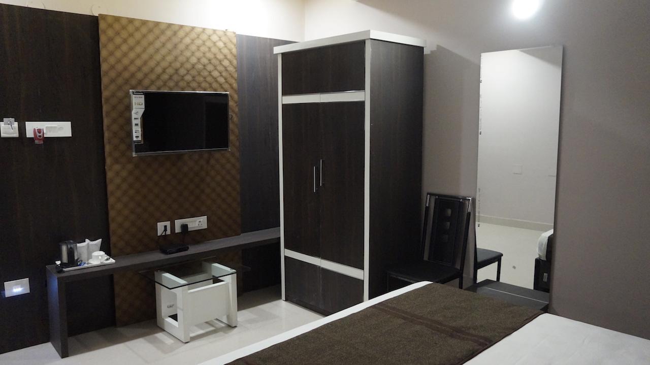 Hotel Golden Tulip Jalpaiguri Екстер'єр фото