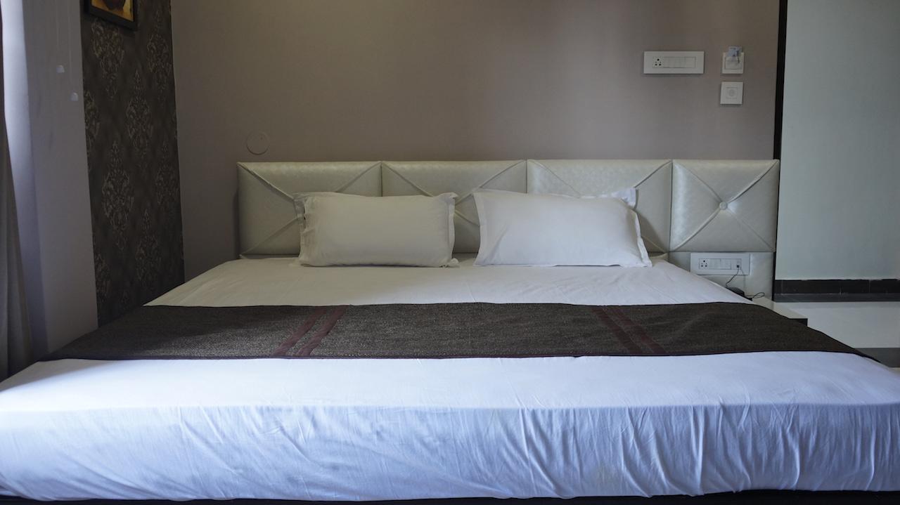 Hotel Golden Tulip Jalpaiguri Екстер'єр фото